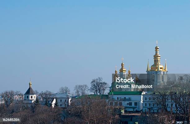 Mosteiro Em Kiev Em Rio Dnieper - Fotografias de stock e mais imagens de Admirar a Vista - Admirar a Vista, Ao Ar Livre, Arquitetura