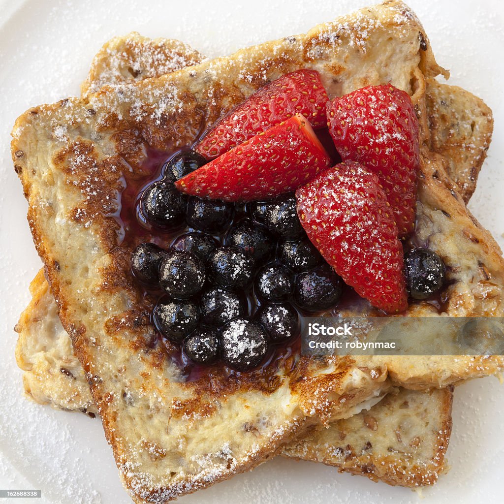 French Toast mit Beeren - Lizenzfrei French Toast Stock-Foto