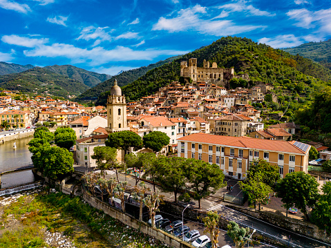 Vista de Dolceacqua en la provincia de Imperia, Liguria, Italia photo