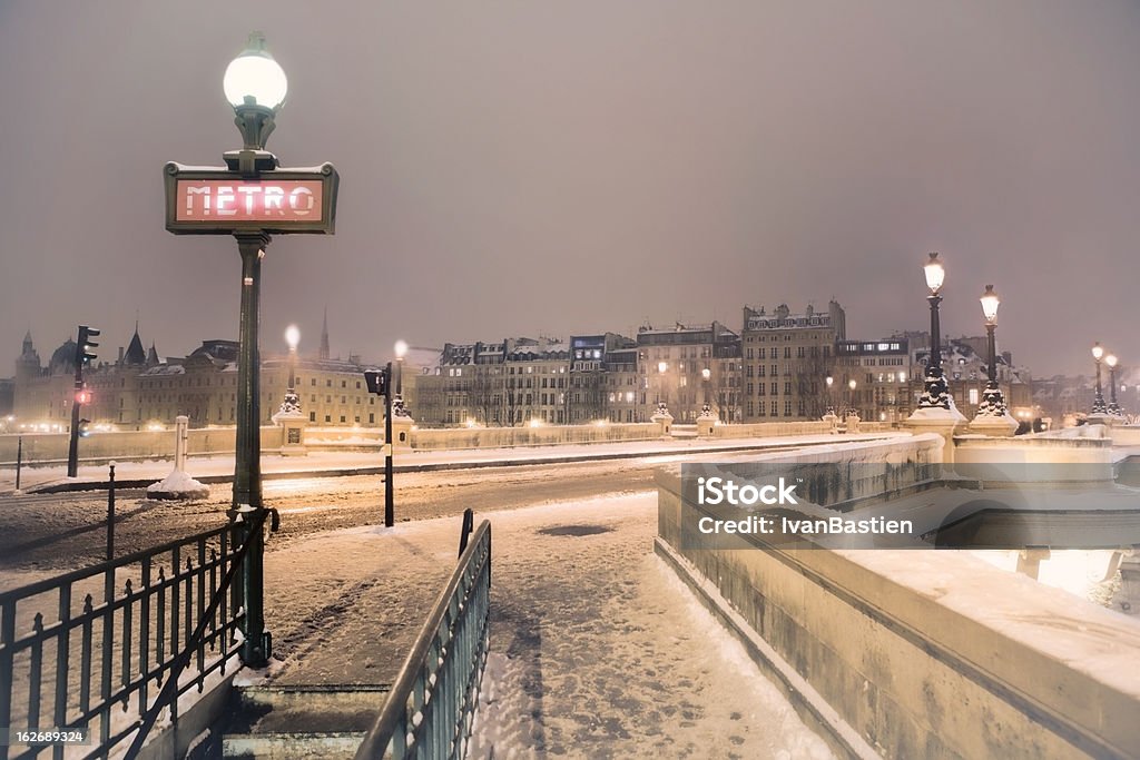 Paris com neve - Foto de stock de Entrada royalty-free