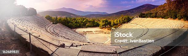Epidaurus Teatro Foto de stock y más banco de imágenes de Epidaurus - Epidaurus, Cámara sorda, Antigualla