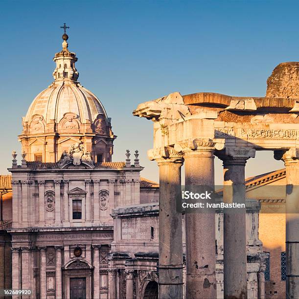 Foto de Barroca E Antigo Em Roma e mais fotos de stock de Antiguidade - Antiguidade, Antiguidades, Arco de Septimius Severus