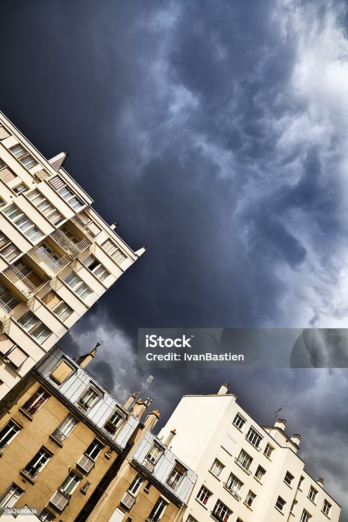 Ciel dramatique sur Paris - Photo de Orage libre de droits