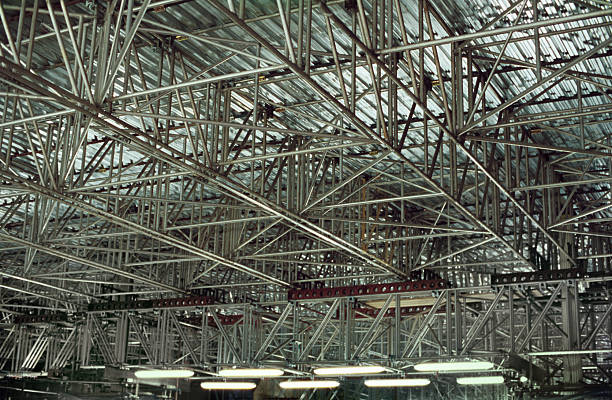 suspended scaffold 、床から天井までの - trellis construction frame scaffolding geometric shape ストックフォトと画像