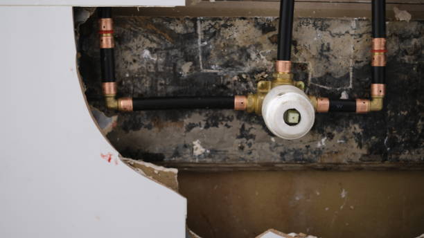 istock Water pipes in the shower that are being repaired. 1627100493