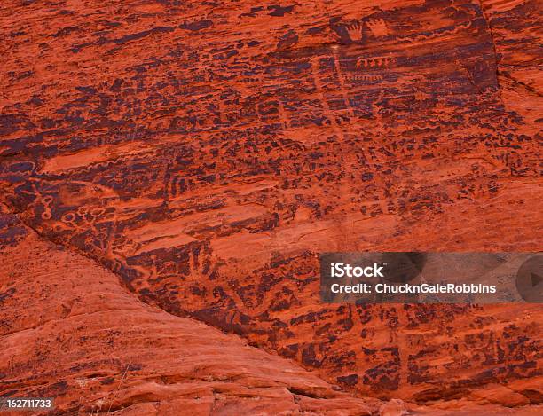 Petroglyphs - Fotografias de stock e mais imagens de Antigo - Antigo, Arcaico, Arte