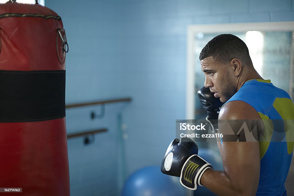 Jovem Boxe no ginásio - Royalty-free Adulto Foto de stock