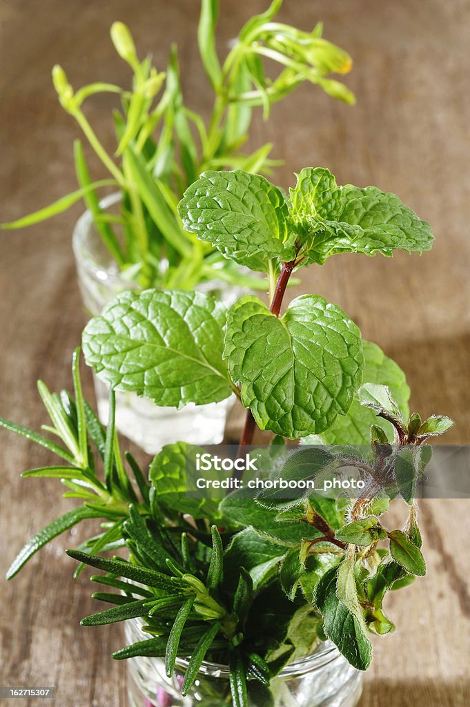 Varietà di erbe aromatiche fresche - Foto stock royalty-free di Alimentazione sana