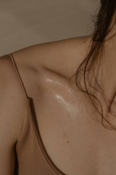 istock Detail of woman's shoulder with essential oils 1627323761