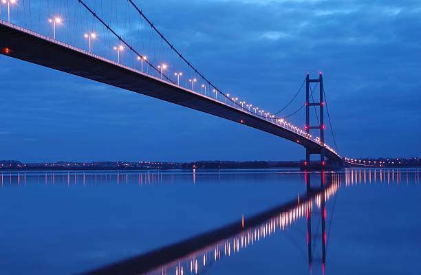 Humber bridge glowing at night The Humber Bridge in Hull, East Yorkshire at dusk. east riding of yorkshire photos stock pictures, royalty-free photos & images