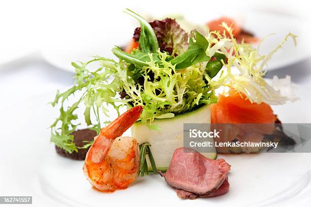 Vorspeise Mit Rindfleisch Und Frischer Fisch Stockfoto und mehr Bilder von Antipasto - Antipasto, Essen am Tisch, Fotografie
