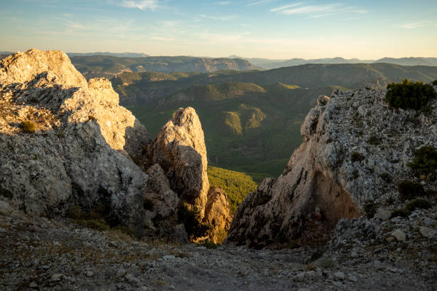 vista desde el mirador del monte ardal en yeste, albacete - provincia de albacete fotografías e imágenes de stock