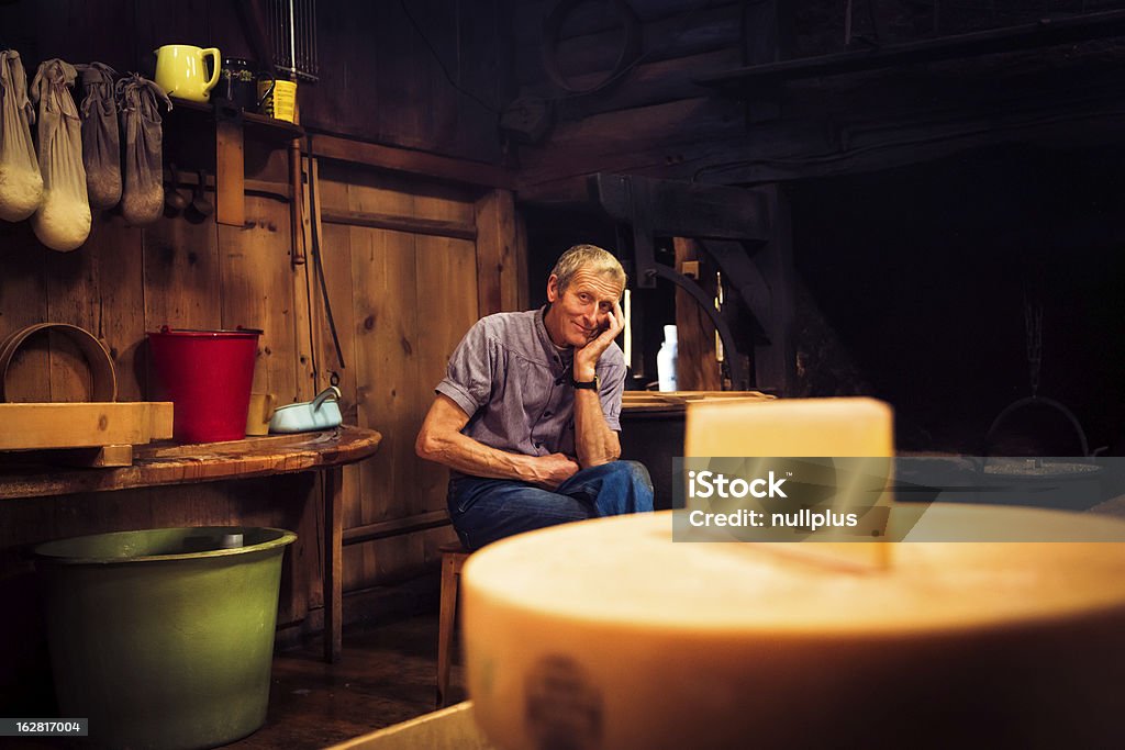 번자체 cheesemaking - 로열티 프리 치즈 스톡 사진