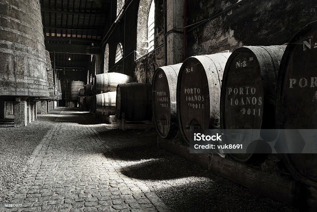 Antiga adega de vinhos Porto - Foto de stock de Vinho do Porto royalty-free