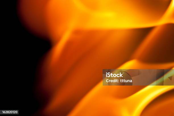 Abstract Ardor Llamas De Fuego Sobre Fondo Negro Foto de stock y más banco de imágenes de Abstracto - Abstracto, Amarillo - Color, Arte cultura y espectáculos