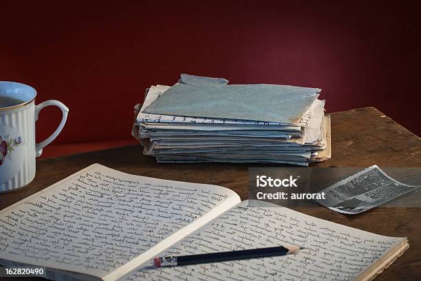 Foto de Lembranças Old Letras Diário e mais fotos de stock de Carta de Amor - Carta de Amor, Mesa - Mobília, Escrever