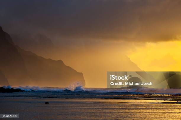 Costa De Na Pali Pôr Do Sol De Kauai - Fotografias de stock e mais imagens de América do Norte - América do Norte, Ao Ar Livre, Beleza natural