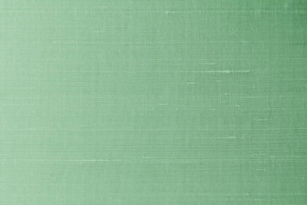 fundo verde do tecido de seda padrão de tecido de algodão de cetim textura com gradiente brilhante detalhe tecido sedoso - tear paper - fotografias e filmes do acervo