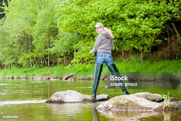 낚시는요 여자 강에 대한 스톡 사진 및 기타 이미지 - 강, 고무장화, 금발 머리