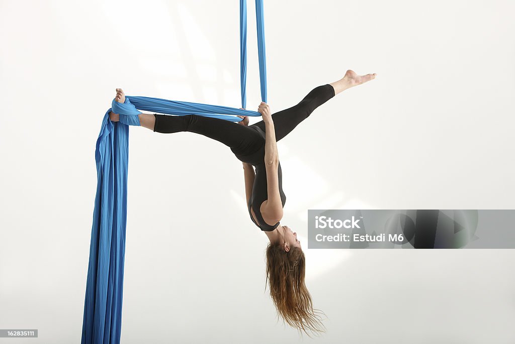 Jedwab tkanki akrobacji - Zbiór zdjęć royalty-free (Akrobata)
