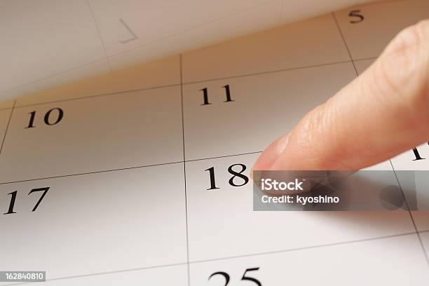 Wählen Sie Ein Datum Zeigt Stockfoto und mehr Bilder von Kalender - Kalender, Mit dem Finger zeigen, Dating