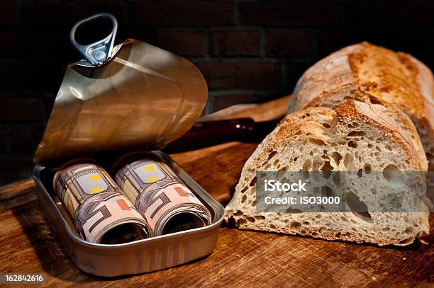 In Dosen Geld Stockfoto und mehr Bilder von Blech - Blech, Blechdose, Haushaltskosten