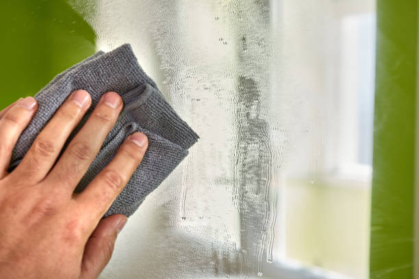 istock Wash the mirror with a cloth and detergent. Homework. House cleaning. 1628794764