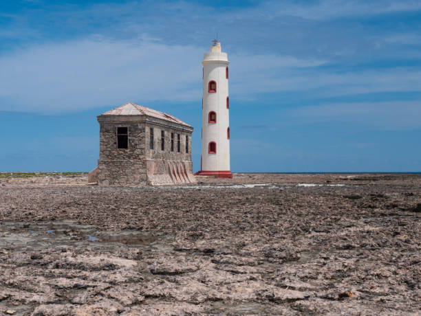 The Boka Spelonk lighthouse is located on the east side of Bonaire. Next to the lighthouse is the house of the lighthouse keeper. This house is a ruin.