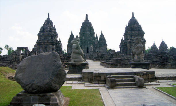 prambanan-tempel, yogyakarta, insel java, indonesien - prambanan temple stock-fotos und bilder