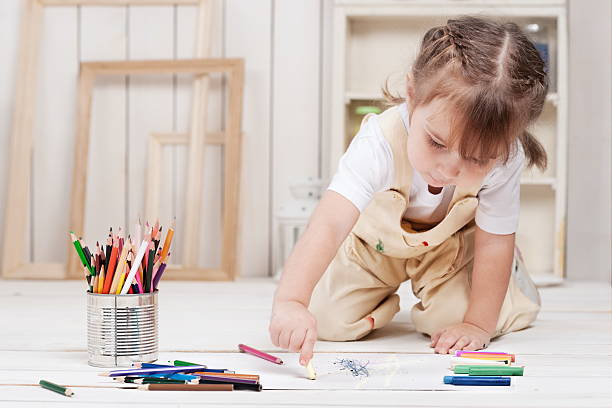 istock Girl-artist 162892599