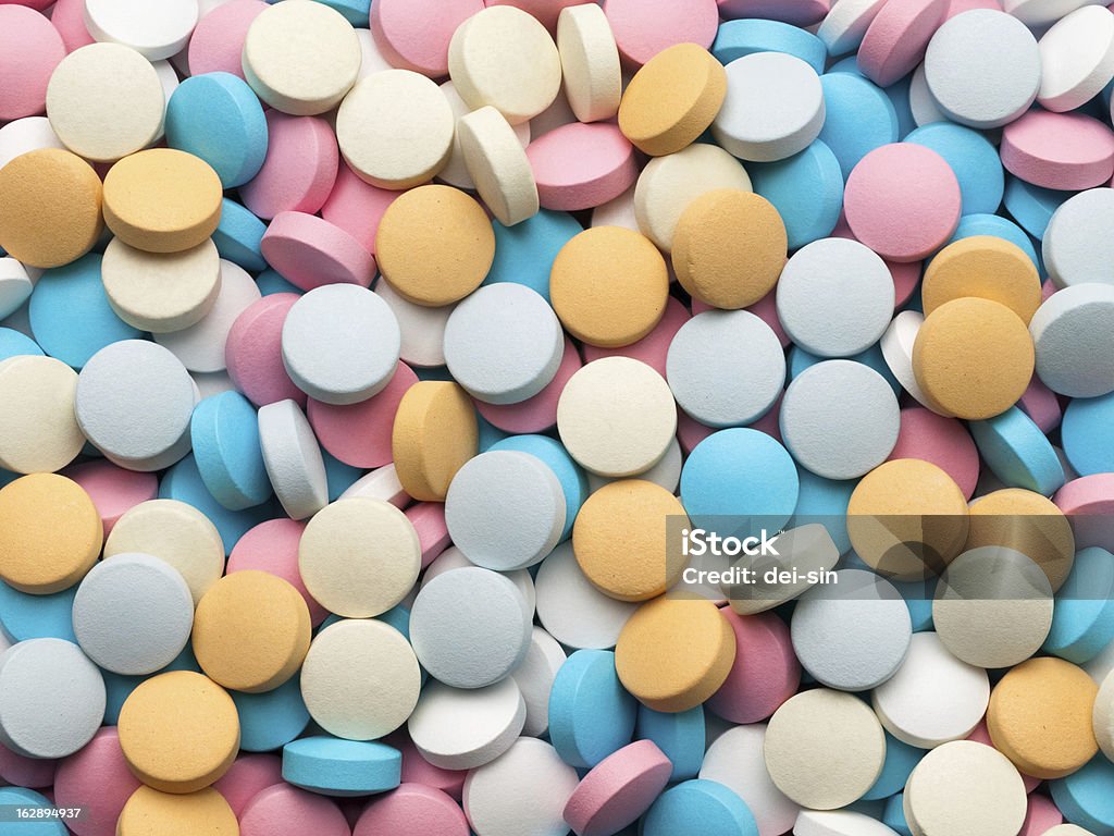 Muchos multicolor pastillas. - Foto de stock de Asistencia sanitaria y medicina libre de derechos