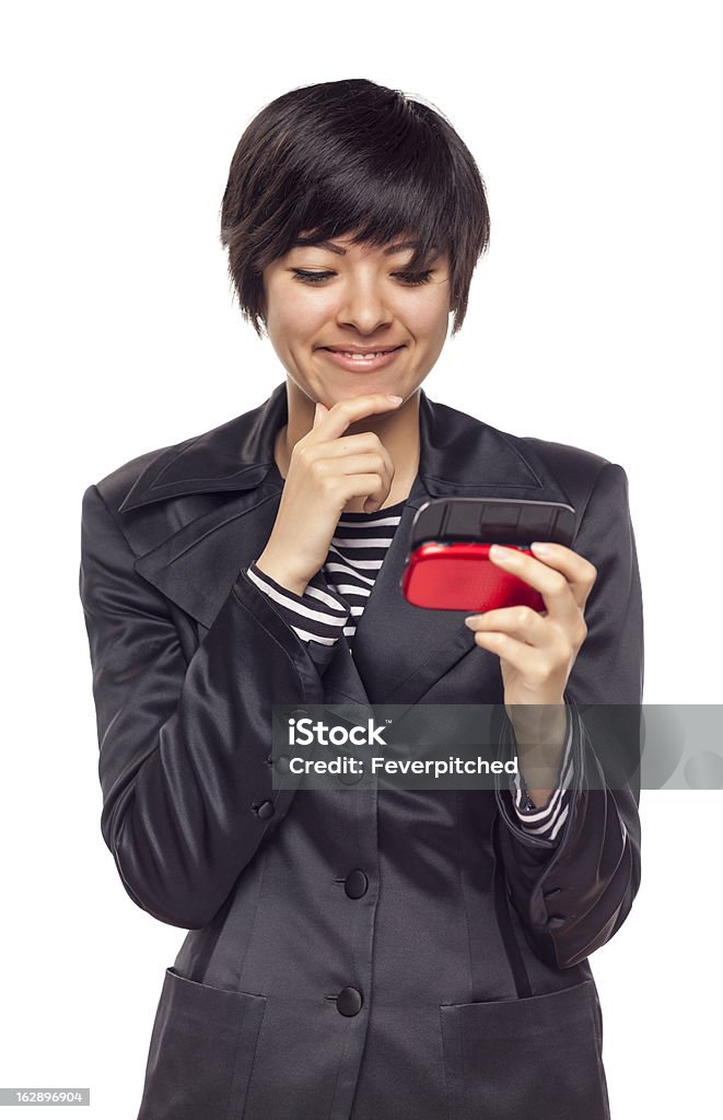 Espressivo razza mista donna con telefono cellulare su bianco - Foto stock royalty-free di Adulto