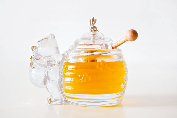 Full honey pot Full honey pot and honey stick winnie the pooh photos stock pictures, royalty-free photos & images