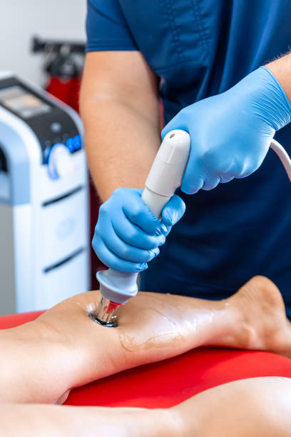 istock Physical therapy of the shin with shock wave, extracorporeal shockwave therapy. 1629037484