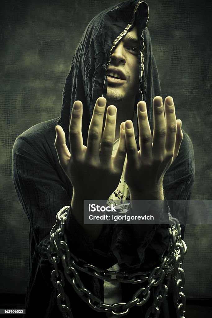 Cultist delimitato da catene - Foto stock royalty-free di Monaco