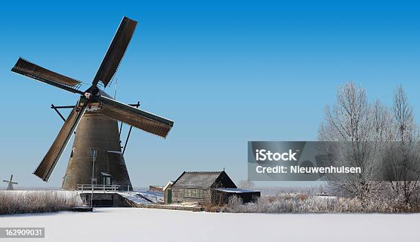 Típicas Holandesas Moinho E Uma Velha Barraca No Inverno - Fotografias de stock e mais imagens de Amesterdão