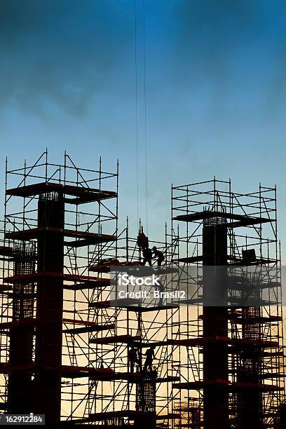 Indústria De Construção - Fotografias de stock e mais imagens de Adulto - Adulto, Alto - Descrição Física, Apartamento Municipal