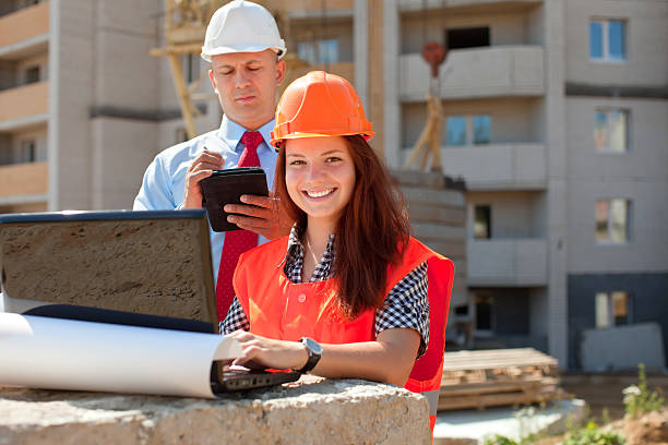 ホワイトのカラーの従業員は、サイトの建物 - engineering business white collar worker construction ストックフォトと画像