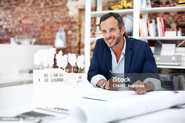 Foto de Ele É Uma Talentosa Arquiteto e mais fotos de stock de Arquiteto - Arquiteto, Homens, Retrato