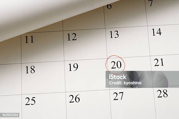 Photo libre de droit de Cadre Une Date De Calendrier De Stylo Rouge banque d'images et plus d'images libres de droit de Calendrier - Calendrier, Nombre 20, Cercle