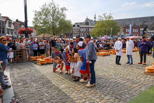 Gouda (the Netherlands), August 17th - Actors playing the traditional cheese market in Gouda fotoshoot with tourists.