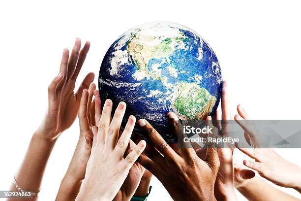Muitas Mãos Chegar Para Planeta Terra - Fotografias de stock e mais imagens de Globo terrestre - Globo terrestre, Planeta, Planeta Terra