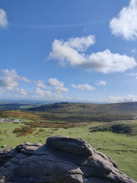 a view from haytor on dartmoor - dartmoor haytor rocks rock outcrop imagens e fotografias de stock