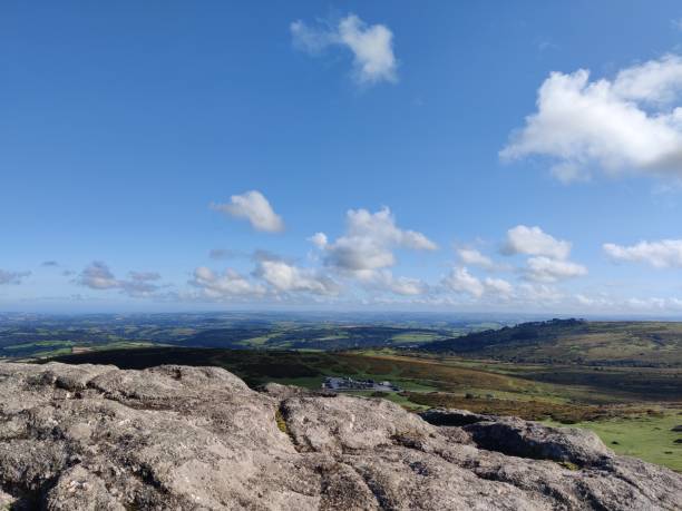 a view from haytor on dartmoor - dartmoor haytor rocks rock outcrop imagens e fotografias de stock