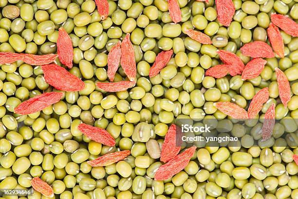 Mung Frijoles Verdes Y Rojos Chinos Digupi Frutas Foto de stock y más banco de imágenes de Alimento - Alimento, Asia, China