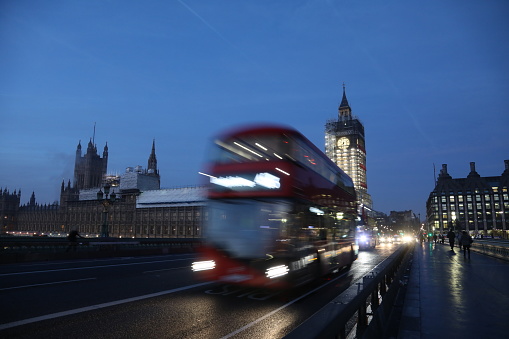London Big Ben Westminster bridge night traffic