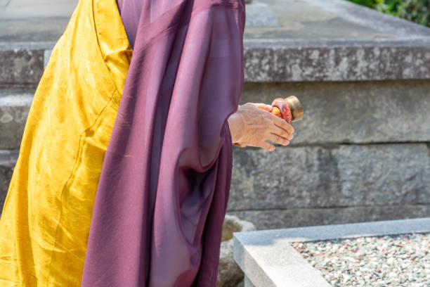 istock A monk praying in front of the tomb 1629455756