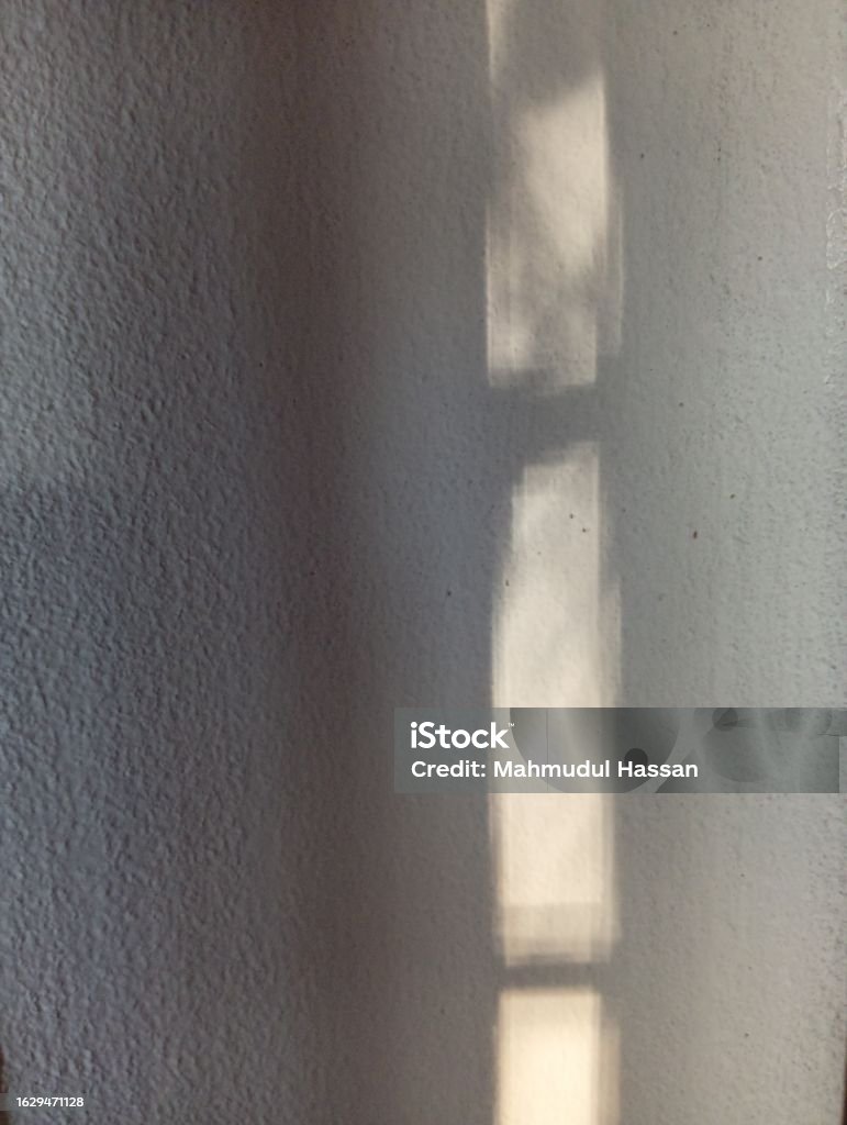 Light Shadow Pattern On A White Wall Stock Photo - Download Image Now ...