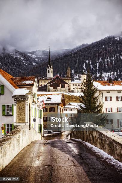 En Los Alpes Suizos Village Foto de stock y más banco de imágenes de Aguja - Chapitel - Aguja - Chapitel, Aire libre, Aldea