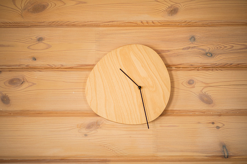 Natural Elegance: Minimalist Wooden Wall Clock Gracinga Timbered Wall